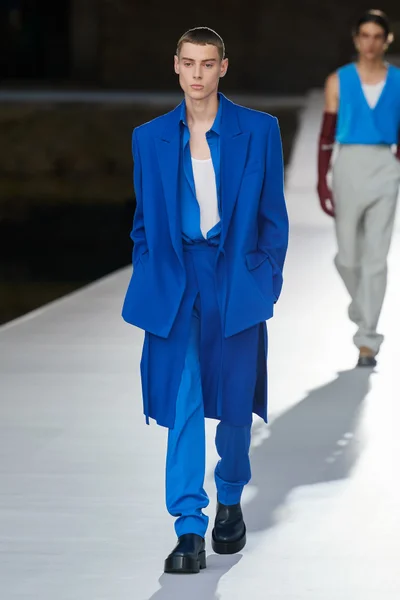Look 17